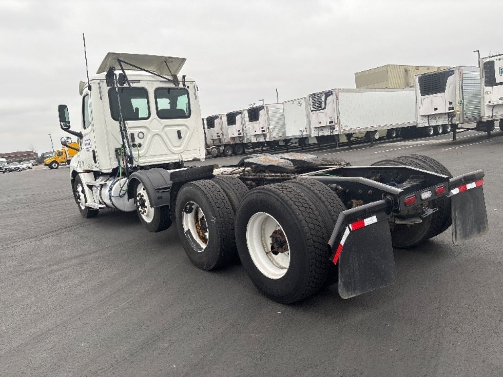 Day Cab Tractor-Heavy Duty Tractors-Freightliner-2020-T12684ST-Pasco-WA-422,057\n\t\tmiles-$ 65,000 - Image 5