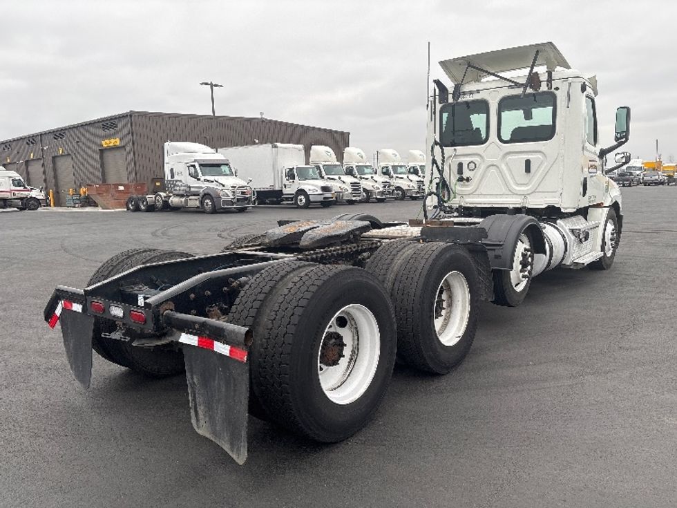 Day Cab Tractor-Heavy Duty Tractors-Freightliner-2020-T12684ST-Pasco-WA-422,057\n\t\tmiles-$ 65,000 - Image 7