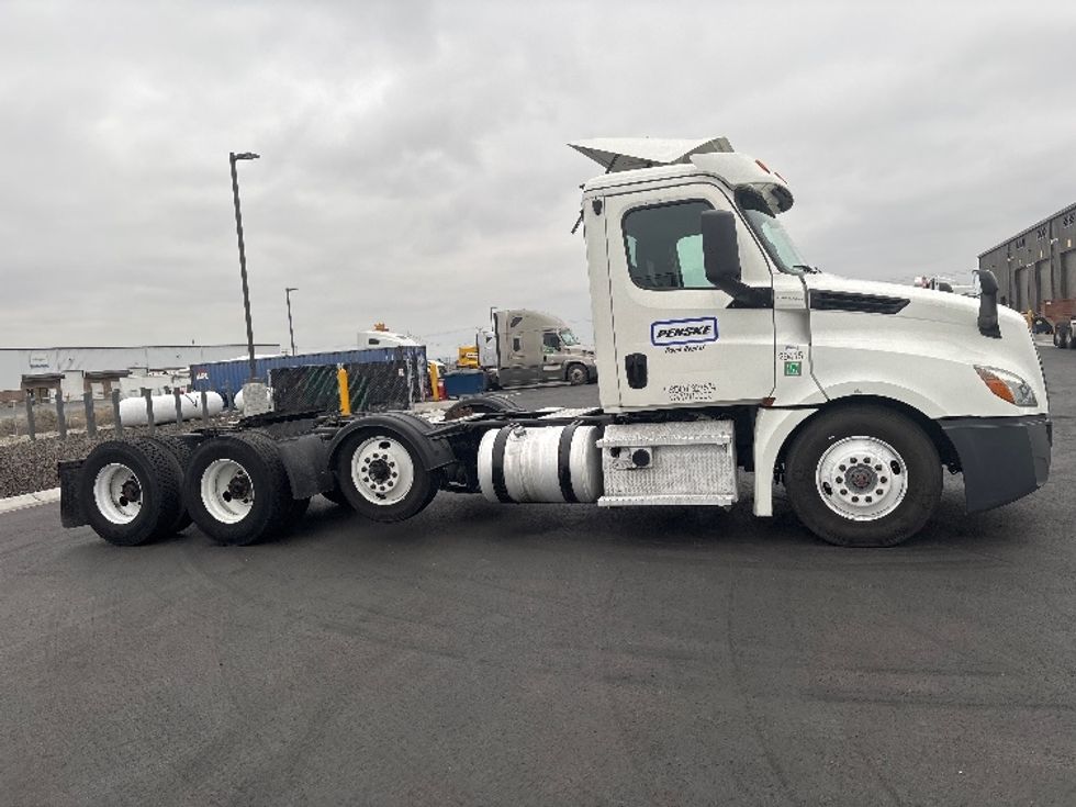 Day Cab Tractor-Heavy Duty Tractors-Freightliner-2020-T12684ST-Pasco-WA-422,057\n\t\tmiles-$ 65,000 - Image 8