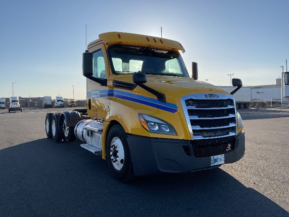 Day Cab Tractor-Heavy Duty Tractors-Freightliner-2020-T12684ST-Pasco-WA-450,677\n\t\tmiles-$ 65,250 - Image 1