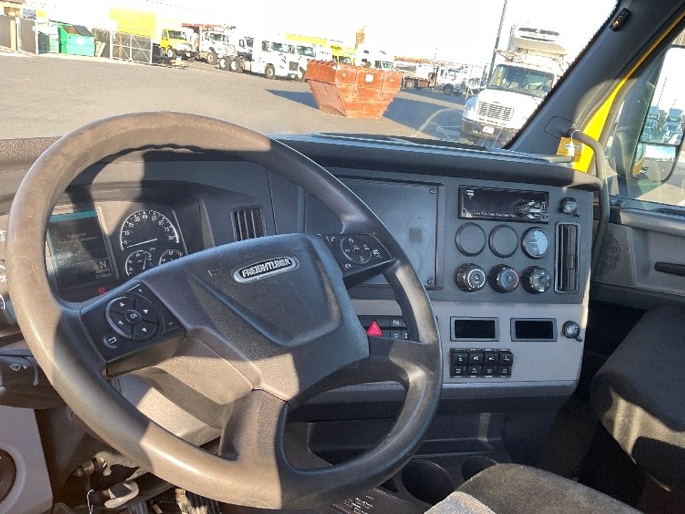 Day Cab Tractor-Heavy Duty Tractors-Freightliner-2020-T12684ST-Pasco-WA-450,677\n\t\tmiles-$ 65,250 - Image 10