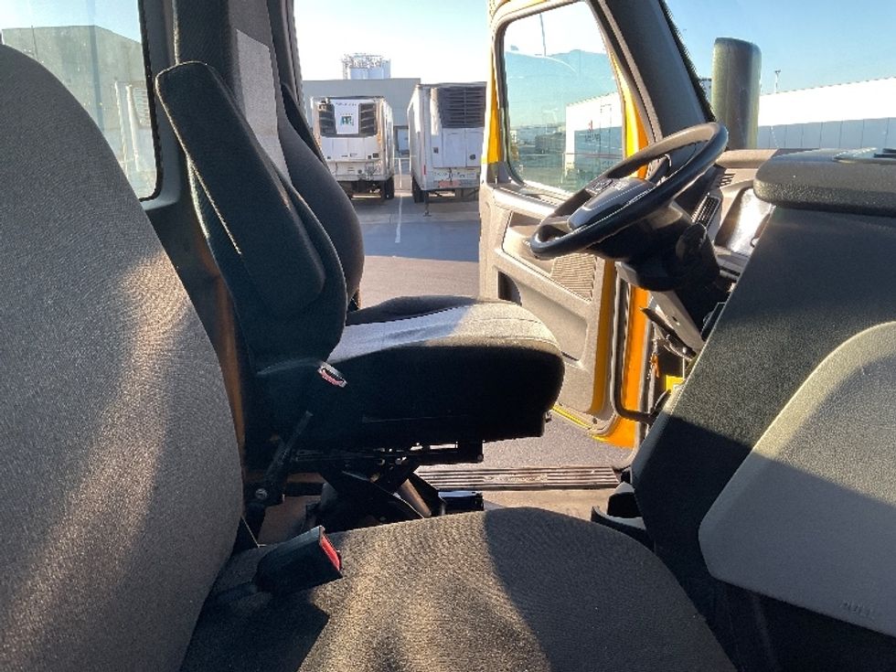 Day Cab Tractor-Heavy Duty Tractors-Freightliner-2020-T12684ST-Pasco-WA-450,677\n\t\tmiles-$ 65,250 - Image 14