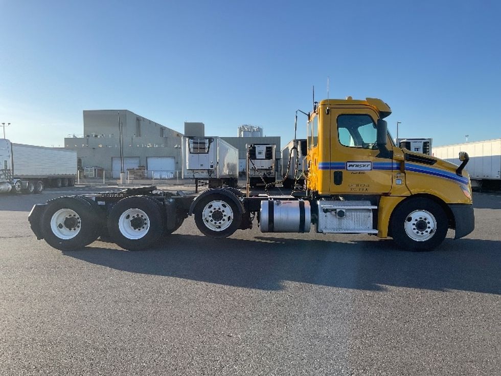 Day Cab Tractor-Heavy Duty Tractors-Freightliner-2020-T12684ST-Pasco-WA-450,677\n\t\tmiles-$ 65,250 - Image 8