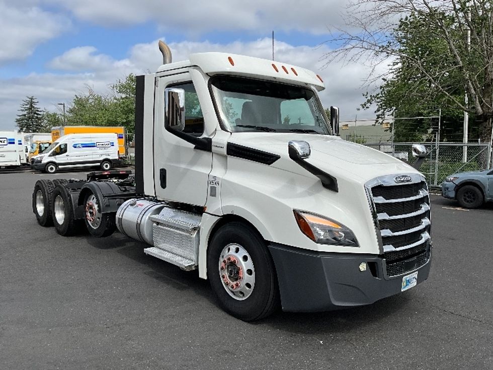 Day Cab Tractor-Heavy Duty Tractors-Freightliner-2020-T12684ST-Portland-OR-21,270\n\t\tmiles-$ 94,250 - Image 1
