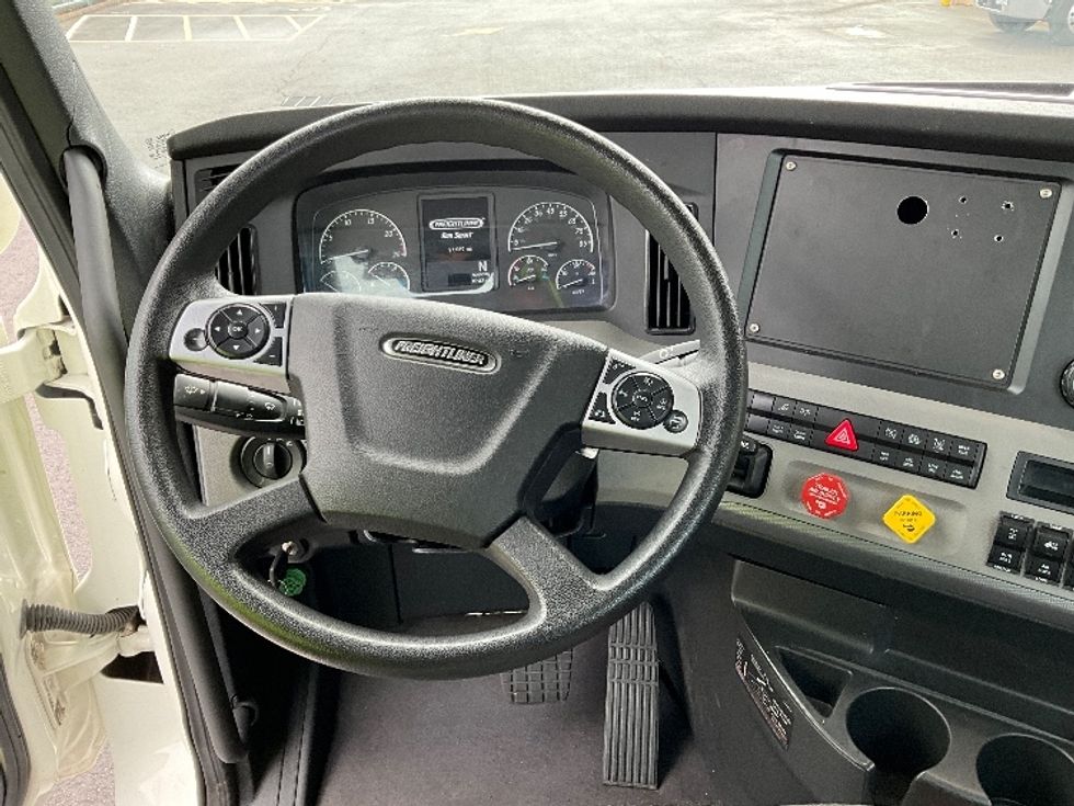 Day Cab Tractor-Heavy Duty Tractors-Freightliner-2020-T12684ST-Portland-OR-21,270\n\t\tmiles-$ 94,250 - Image 11