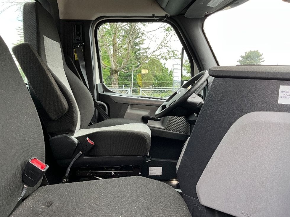 Day Cab Tractor-Heavy Duty Tractors-Freightliner-2020-T12684ST-Portland-OR-21,270\n\t\tmiles-$ 94,250 - Image 14