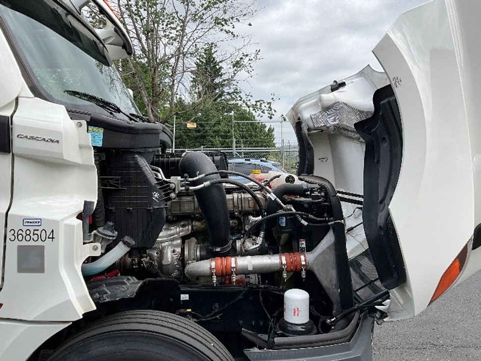 Day Cab Tractor-Heavy Duty Tractors-Freightliner-2020-T12684ST-Portland-OR-21,270\n\t\tmiles-$ 94,250 - Image 15