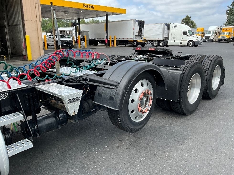 Day Cab Tractor-Heavy Duty Tractors-Freightliner-2020-T12684ST-Portland-OR-21,270\n\t\tmiles-$ 94,250 - Image 17