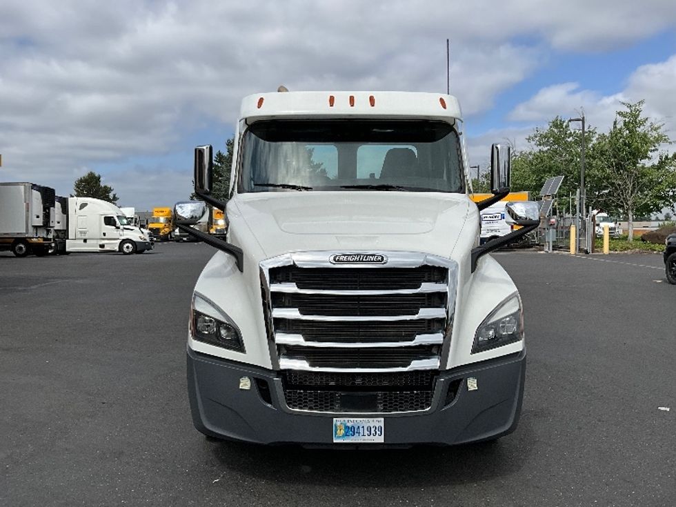 Day Cab Tractor-Heavy Duty Tractors-Freightliner-2020-T12684ST-Portland-OR-21,270\n\t\tmiles-$ 94,250 - Image 2