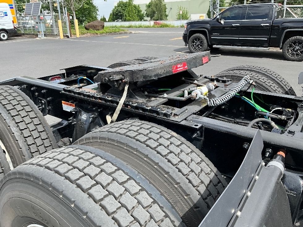 Day Cab Tractor-Heavy Duty Tractors-Freightliner-2020-T12684ST-Portland-OR-21,270\n\t\tmiles-$ 94,250 - Image 21