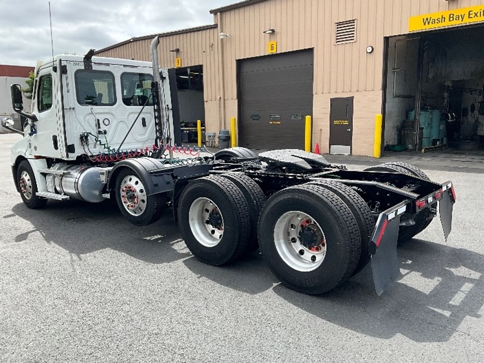 Day Cab Tractor-Heavy Duty Tractors-Freightliner-2020-T12684ST-Portland-OR-21,270\n\t\tmiles-$ 94,250 - Image 5
