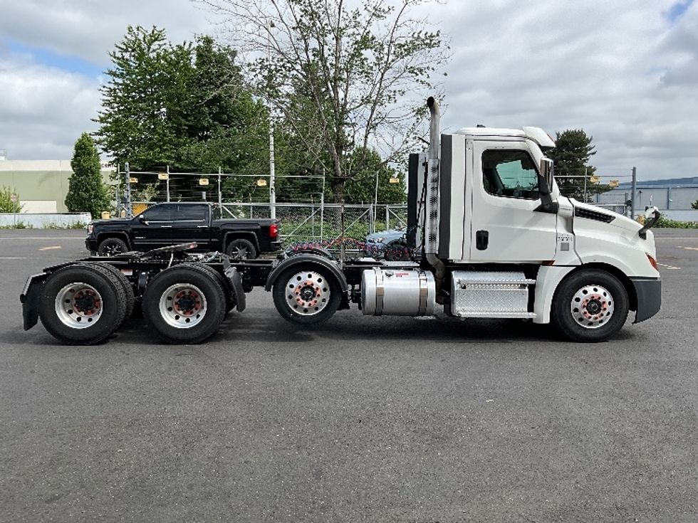 Day Cab Tractor-Heavy Duty Tractors-Freightliner-2020-T12684ST-Portland-OR-21,270\n\t\tmiles-$ 94,250 - Image 8