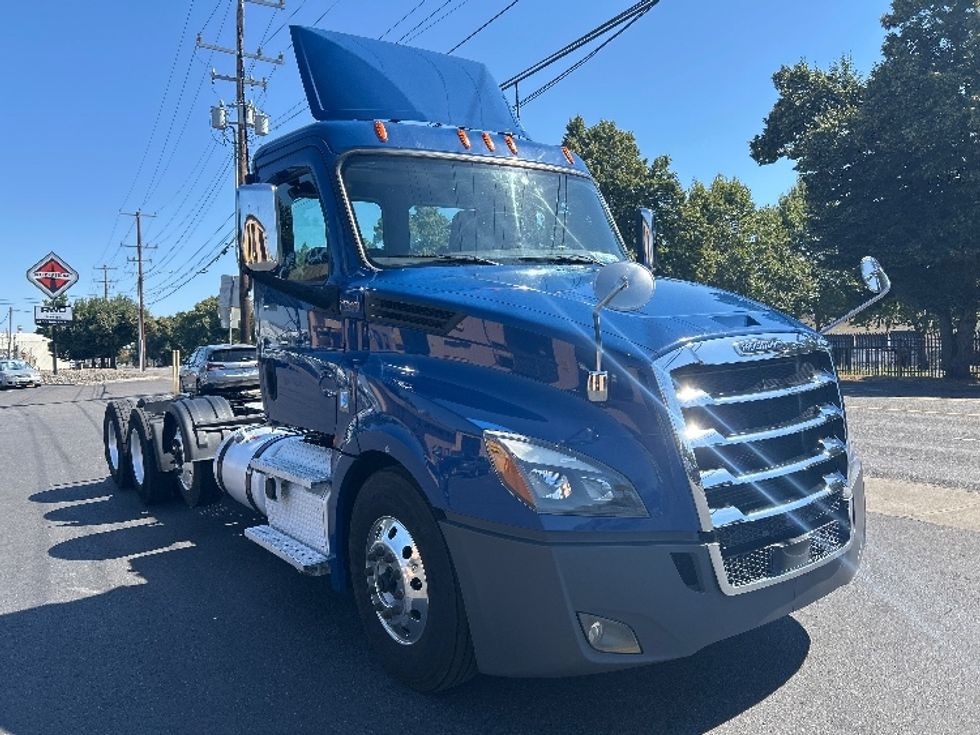 Day Cab Tractor-Heavy Duty Tractors-Freightliner-2020-T12684ST-Portland-OR-258,059\n\t\tmiles-$ 79,500 - Image 1