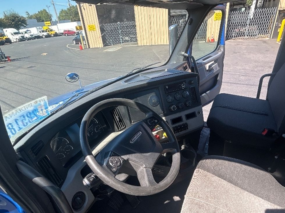 Day Cab Tractor-Heavy Duty Tractors-Freightliner-2020-T12684ST-Portland-OR-258,059\n\t\tmiles-$ 79,500 - Image 10