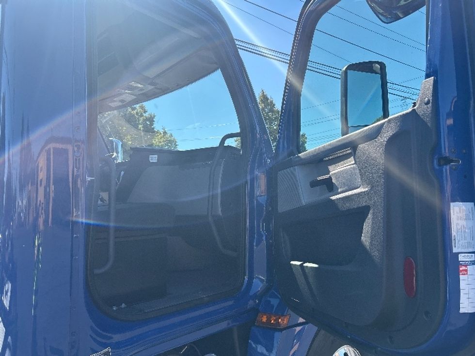 Day Cab Tractor-Heavy Duty Tractors-Freightliner-2020-T12684ST-Portland-OR-258,059\n\t\tmiles-$ 79,500 - Image 12