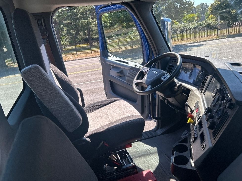 Day Cab Tractor-Heavy Duty Tractors-Freightliner-2020-T12684ST-Portland-OR-258,059\n\t\tmiles-$ 79,500 - Image 14