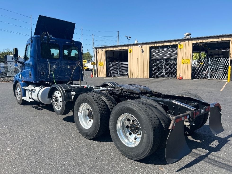 Day Cab Tractor-Heavy Duty Tractors-Freightliner-2020-T12684ST-Portland-OR-258,059\n\t\tmiles-$ 79,500 - Image 5