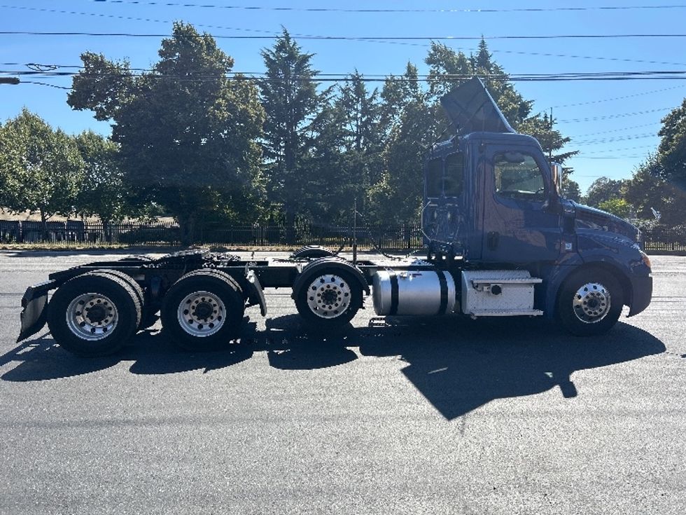 Day Cab Tractor-Heavy Duty Tractors-Freightliner-2020-T12684ST-Portland-OR-258,059\n\t\tmiles-$ 79,500 - Image 8