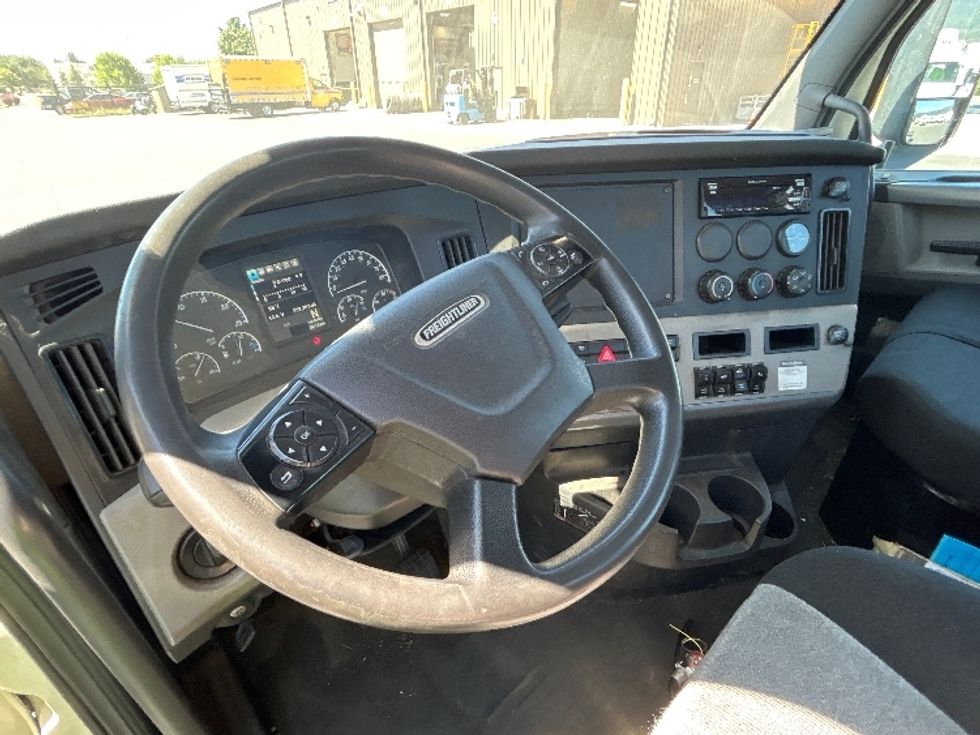 Day Cab Tractor-Heavy Duty Tractors-Freightliner-2020-T12684ST-Portland-OR-259,302\n\t\tmiles-$ 78,750 - Image 10