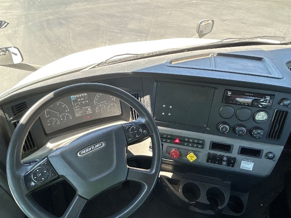 Day Cab Tractor-Heavy Duty Tractors-Freightliner-2020-T12684ST-Portland-OR-259,302\n\t\tmiles-$ 78,750 - Image 11