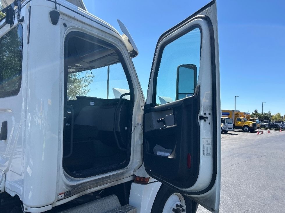 Day Cab Tractor-Heavy Duty Tractors-Freightliner-2020-T12684ST-Portland-OR-259,302\n\t\tmiles-$ 78,750 - Image 12