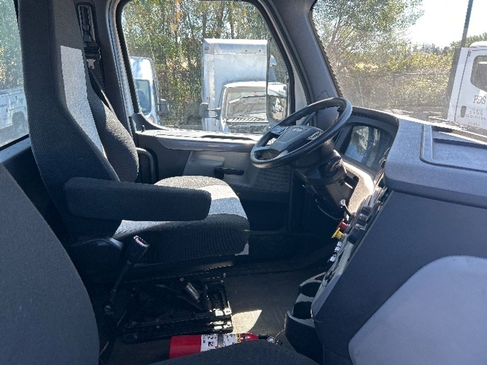Day Cab Tractor-Heavy Duty Tractors-Freightliner-2020-T12684ST-Portland-OR-259,302\n\t\tmiles-$ 78,750 - Image 14