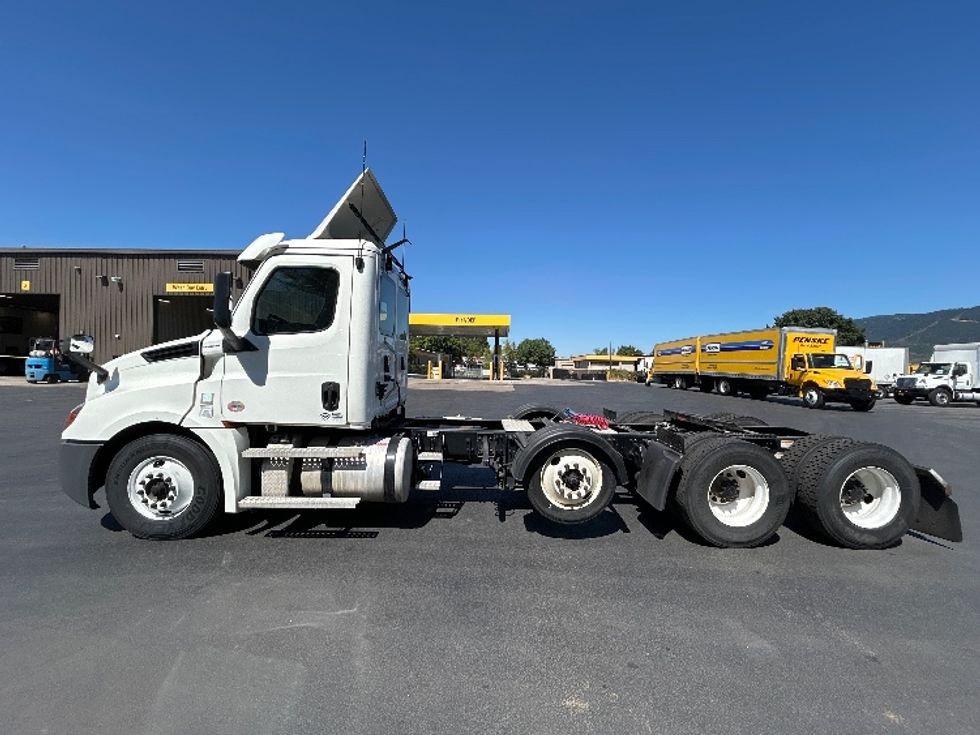 Day Cab Tractor-Heavy Duty Tractors-Freightliner-2020-T12684ST-Portland-OR-259,302\n\t\tmiles-$ 78,750 - Image 4