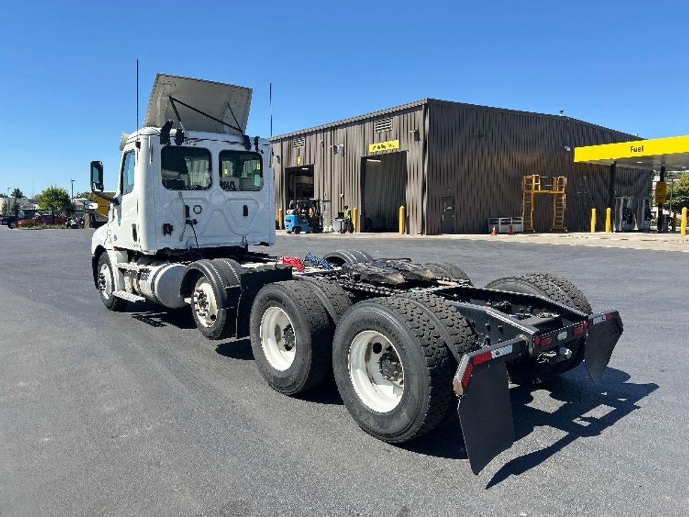 Day Cab Tractor-Heavy Duty Tractors-Freightliner-2020-T12684ST-Portland-OR-259,302\n\t\tmiles-$ 78,750 - Image 5