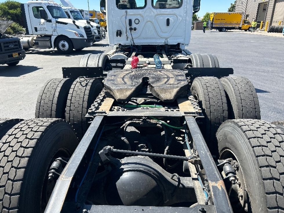Day Cab Tractor-Heavy Duty Tractors-Freightliner-2020-T12684ST-Portland-OR-259,302\n\t\tmiles-$ 78,750 - Image 6