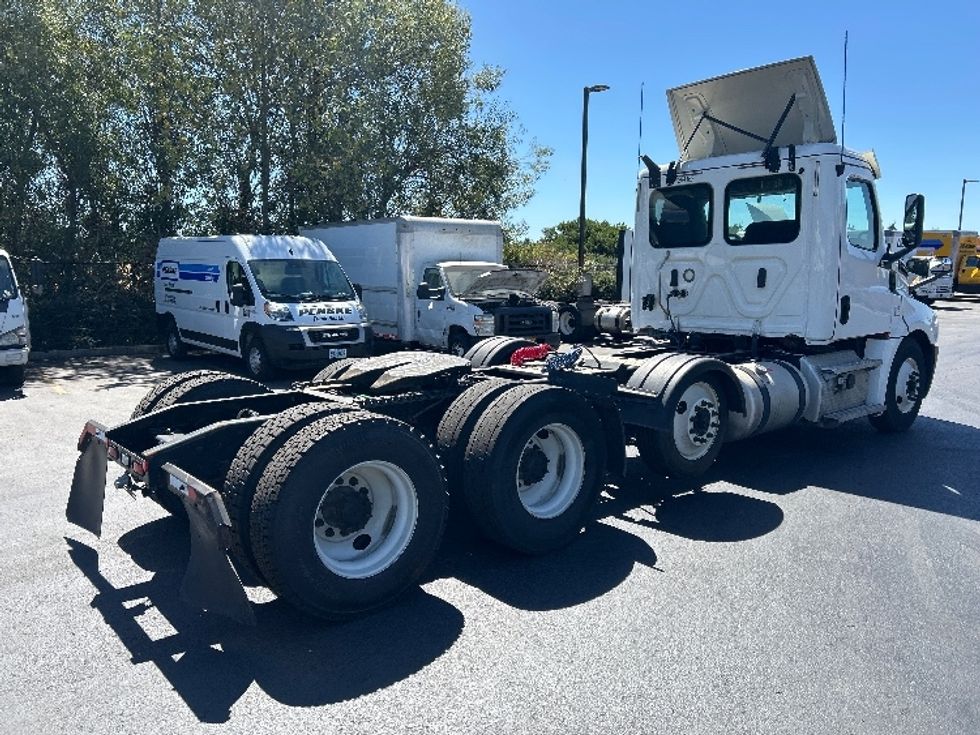 Day Cab Tractor-Heavy Duty Tractors-Freightliner-2020-T12684ST-Portland-OR-259,302\n\t\tmiles-$ 78,750 - Image 7