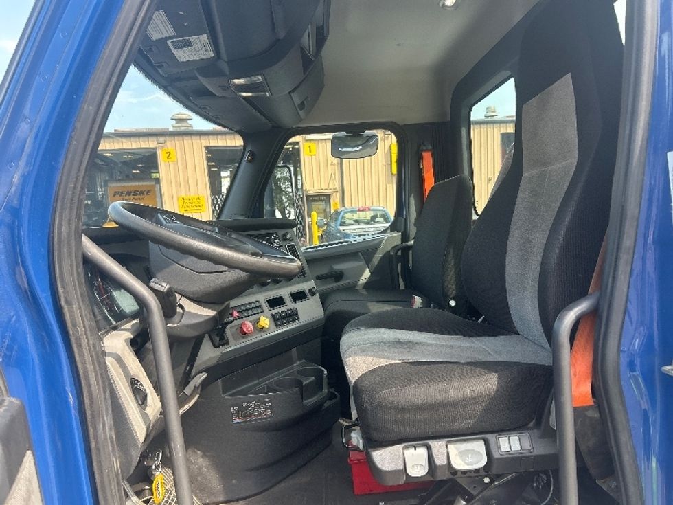 Day Cab Tractor-Heavy Duty Tractors-Freightliner-2020-T12684ST-Portland-OR-280,603\n\t\tmiles-$ 78,250 - Image 10