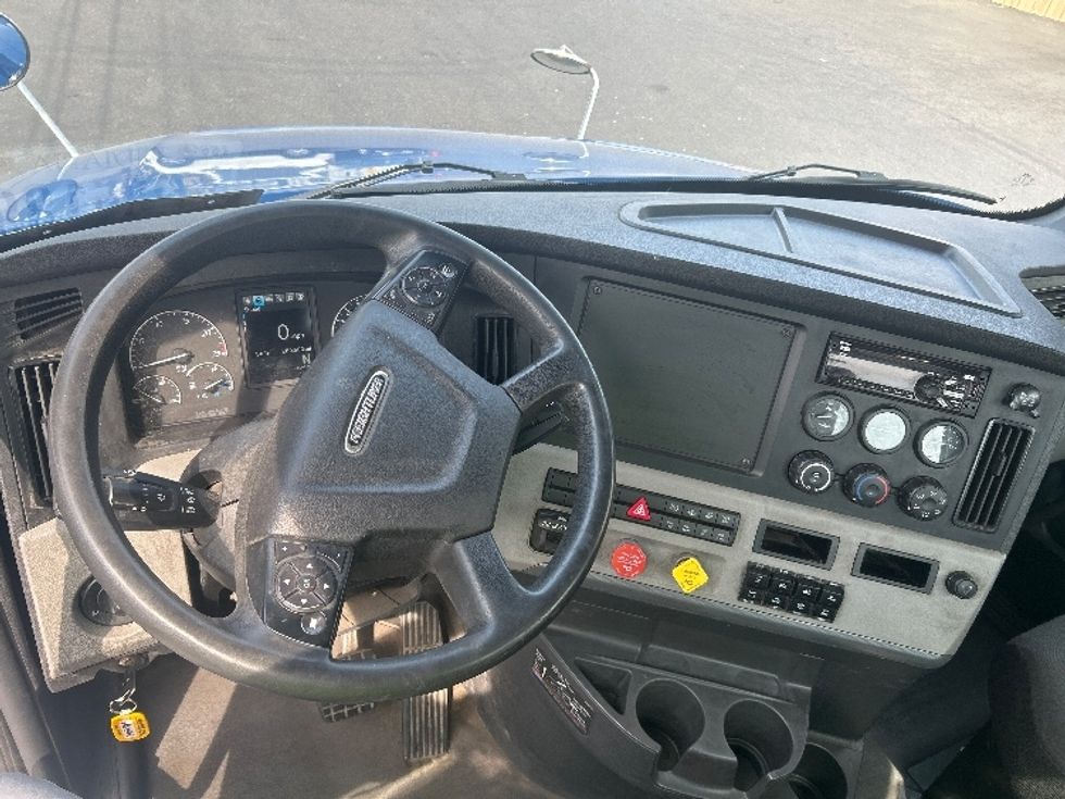 Day Cab Tractor-Heavy Duty Tractors-Freightliner-2020-T12684ST-Portland-OR-280,603\n\t\tmiles-$ 78,250 - Image 11