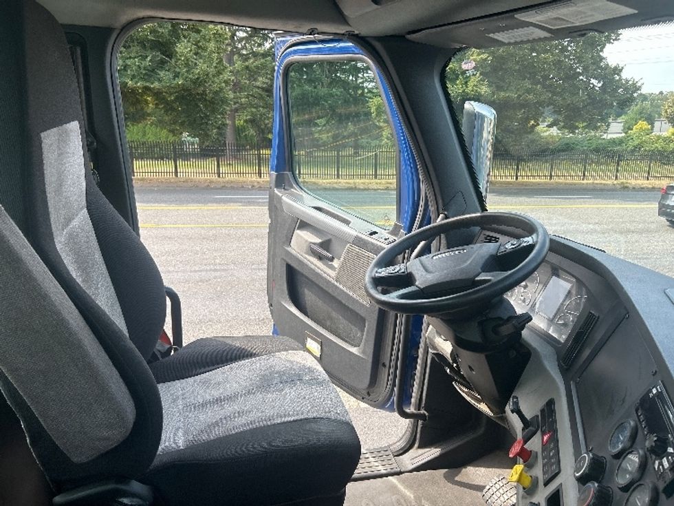 Day Cab Tractor-Heavy Duty Tractors-Freightliner-2020-T12684ST-Portland-OR-280,603\n\t\tmiles-$ 78,250 - Image 14