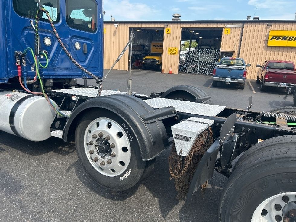 Day Cab Tractor-Heavy Duty Tractors-Freightliner-2020-T12684ST-Portland-OR-280,603\n\t\tmiles-$ 78,250 - Image 17