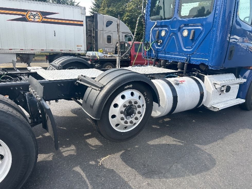 Day Cab Tractor-Heavy Duty Tractors-Freightliner-2020-T12684ST-Portland-OR-280,603\n\t\tmiles-$ 78,250 - Image 18