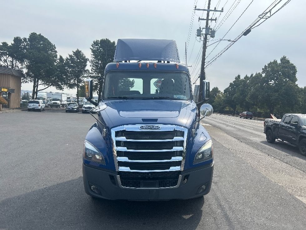 Day Cab Tractor-Heavy Duty Tractors-Freightliner-2020-T12684ST-Portland-OR-280,603\n\t\tmiles-$ 78,250 - Image 2