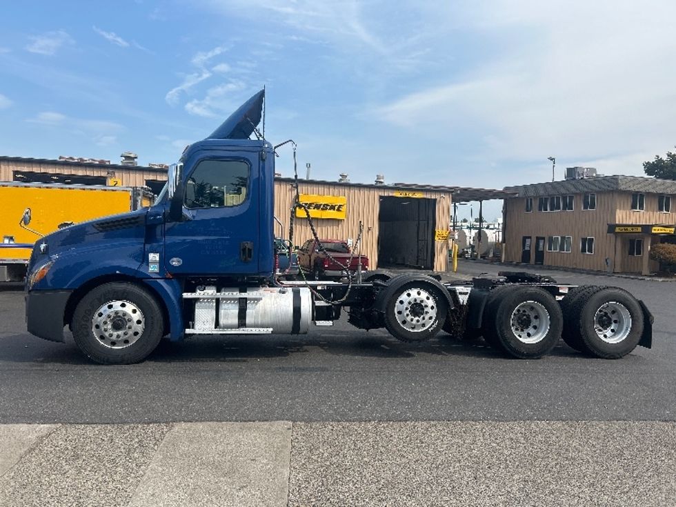 Day Cab Tractor-Heavy Duty Tractors-Freightliner-2020-T12684ST-Portland-OR-280,603\n\t\tmiles-$ 78,250 - Image 4