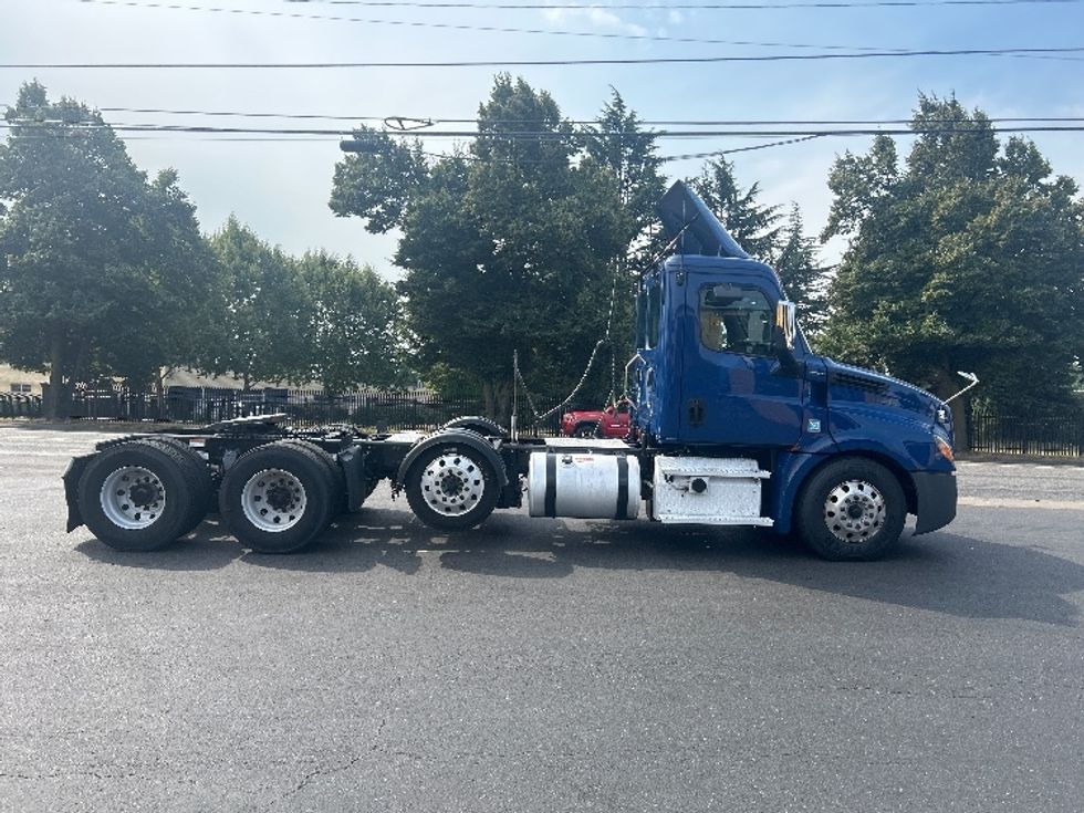 Day Cab Tractor-Heavy Duty Tractors-Freightliner-2020-T12684ST-Portland-OR-280,603\n\t\tmiles-$ 78,250 - Image 8