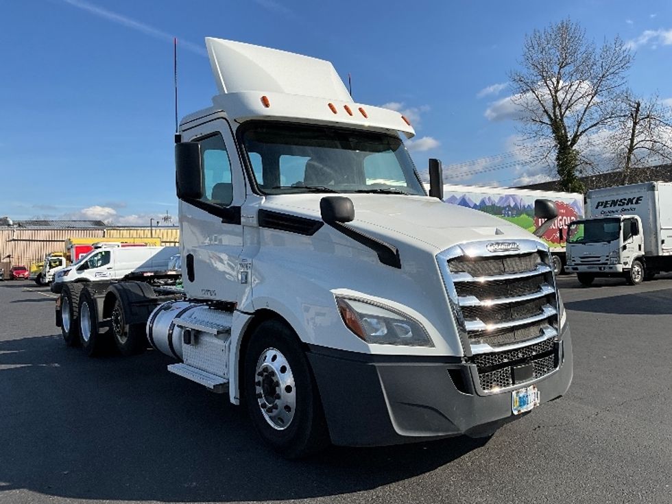 Day Cab Tractor-Heavy Duty Tractors-Freightliner-2020-T12684ST-Portland-OR-296,906\n\t\tmiles-$ 72,000 - Image 1