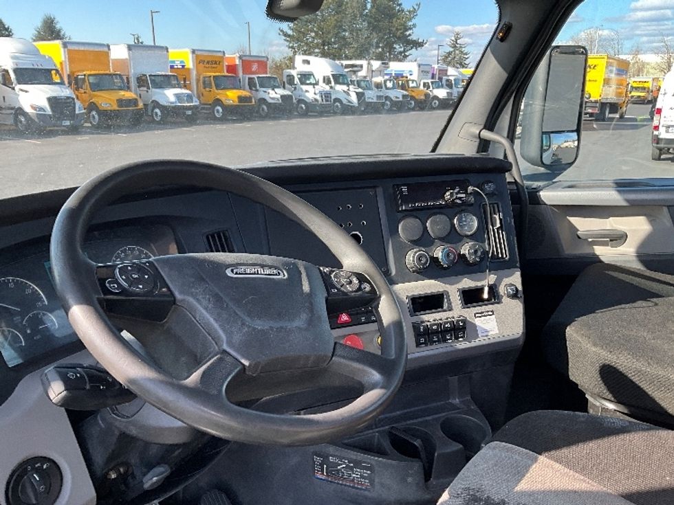 Day Cab Tractor-Heavy Duty Tractors-Freightliner-2020-T12684ST-Portland-OR-296,906\n\t\tmiles-$ 72,000 - Image 10