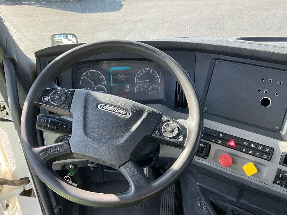 Day Cab Tractor-Heavy Duty Tractors-Freightliner-2020-T12684ST-Portland-OR-296,906\n\t\tmiles-$ 72,000 - Image 11