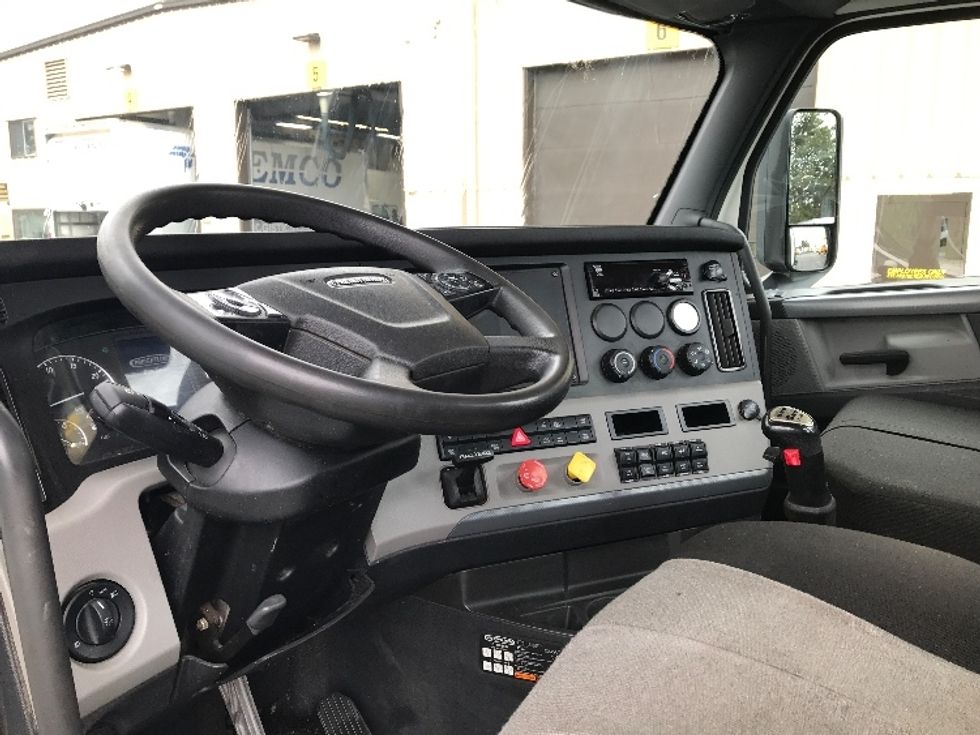 Day Cab Tractor-Heavy Duty Tractors-Freightliner-2020-T12684ST-Portland-OR-417,587\n\t\tmiles-$ 72,250 - Image 10