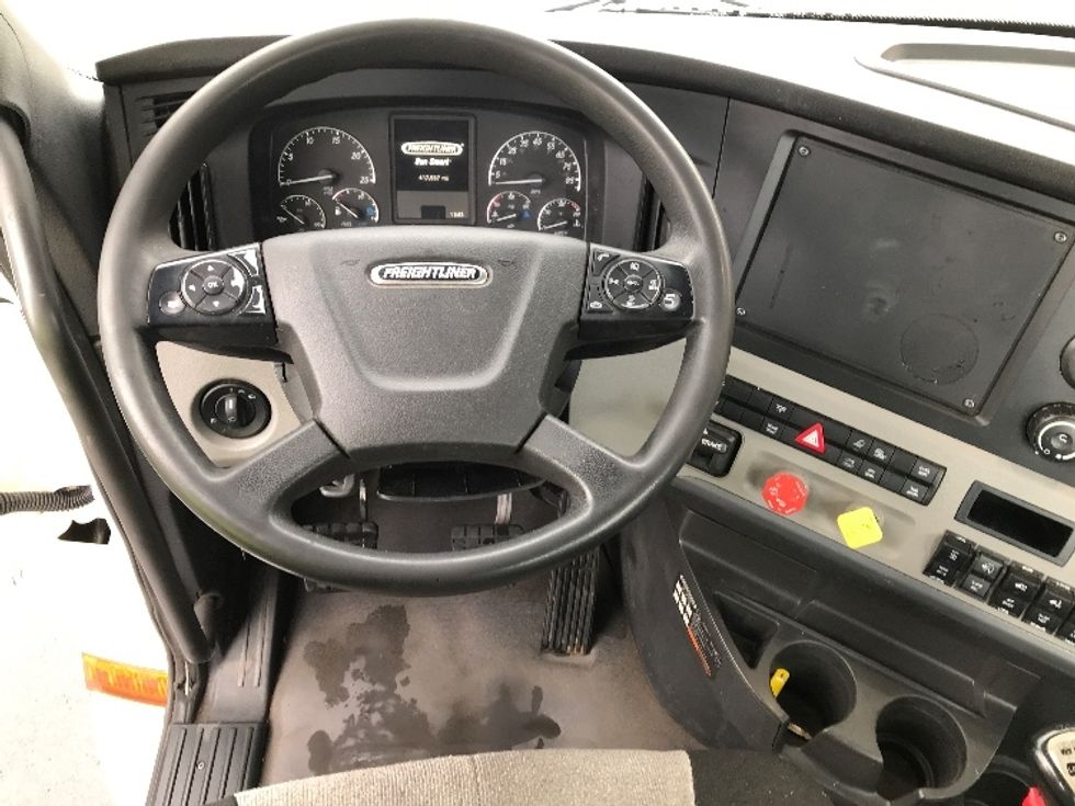 Day Cab Tractor-Heavy Duty Tractors-Freightliner-2020-T12684ST-Portland-OR-417,587\n\t\tmiles-$ 72,250 - Image 11