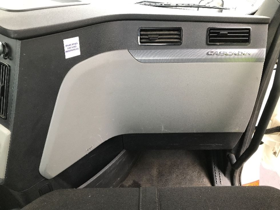 Day Cab Tractor-Heavy Duty Tractors-Freightliner-2020-T12684ST-Portland-OR-417,587\n\t\tmiles-$ 72,250 - Image 13