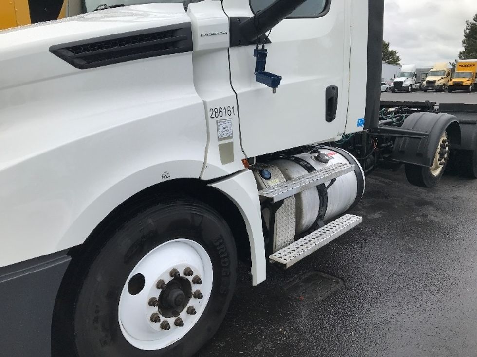 Day Cab Tractor-Heavy Duty Tractors-Freightliner-2020-T12684ST-Portland-OR-417,587\n\t\tmiles-$ 72,250 - Image 19