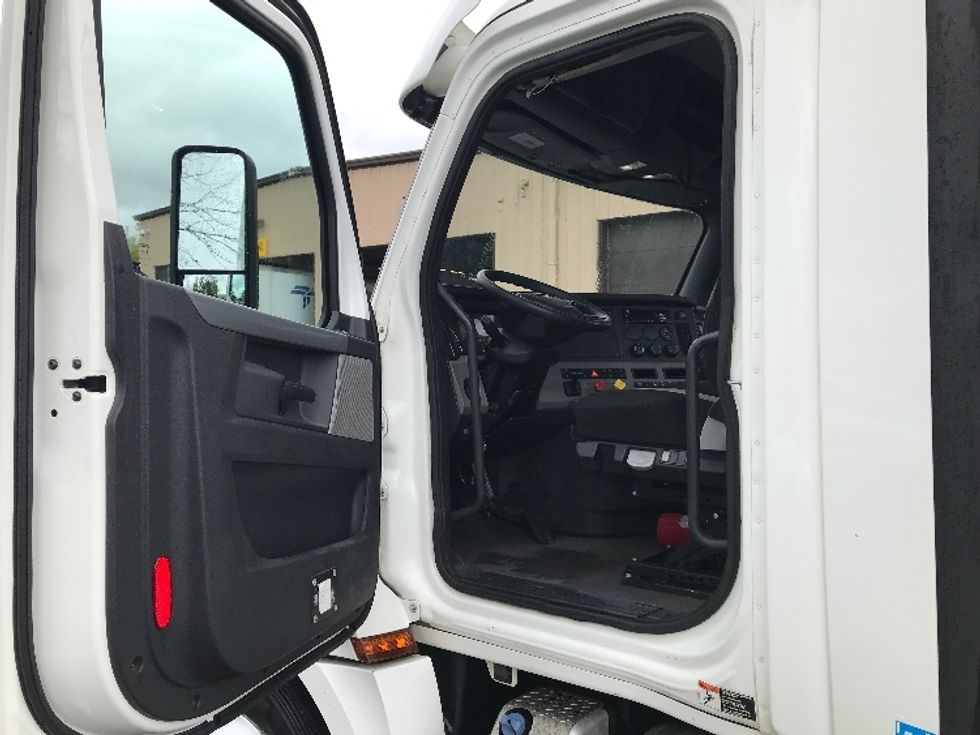 Day Cab Tractor-Heavy Duty Tractors-Freightliner-2020-T12684ST-Portland-OR-417,587\n\t\tmiles-$ 72,250 - Image 9