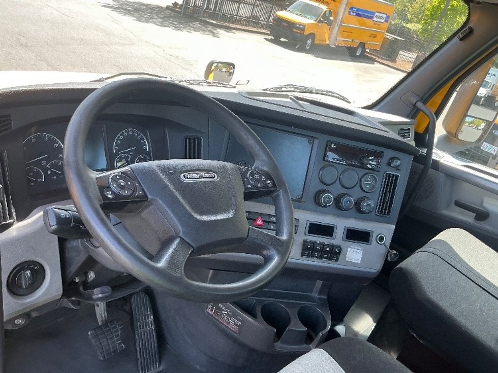 Day Cab Tractor-Heavy Duty Tractors-Freightliner-2020-T12684ST-Portland-OR-456,819\n\t\tmiles-$ 64,500 - Image 10
