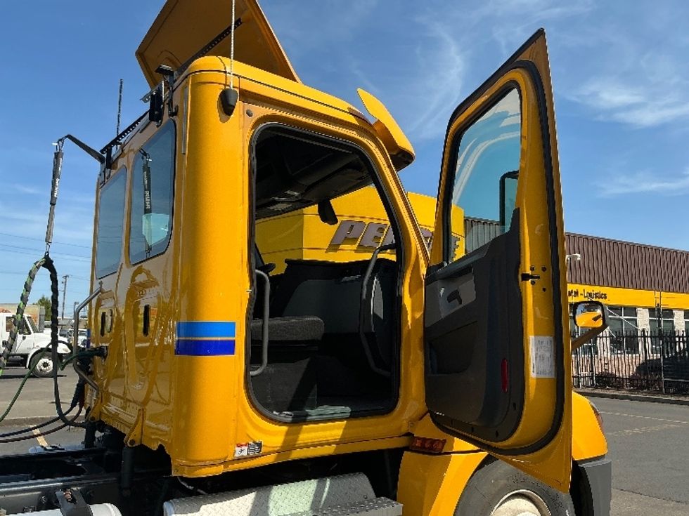 Day Cab Tractor-Heavy Duty Tractors-Freightliner-2020-T12684ST-Portland-OR-456,819\n\t\tmiles-$ 64,500 - Image 12