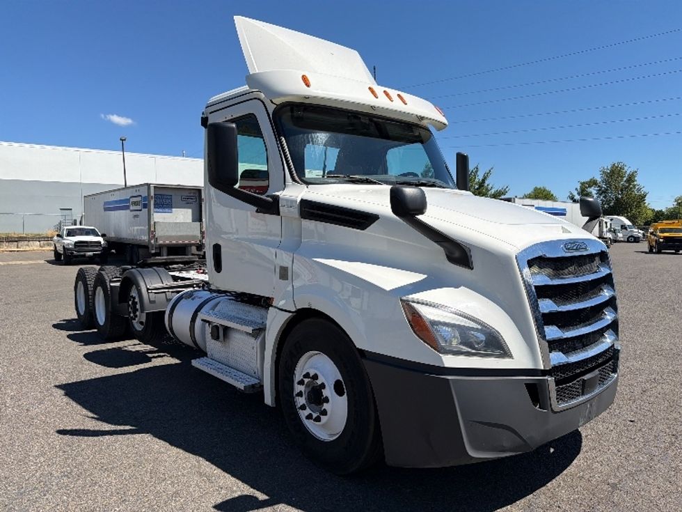 Day Cab Tractor-Heavy Duty Tractors-Freightliner-2020-T12684ST-Portland-OR-472,992\n\t\tmiles-$ 59,000 - Image 1