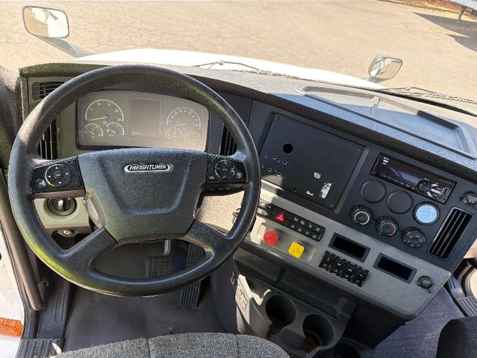 Day Cab Tractor-Heavy Duty Tractors-Freightliner-2020-T12684ST-Portland-OR-472,992\n\t\tmiles-$ 59,000 - Image 11